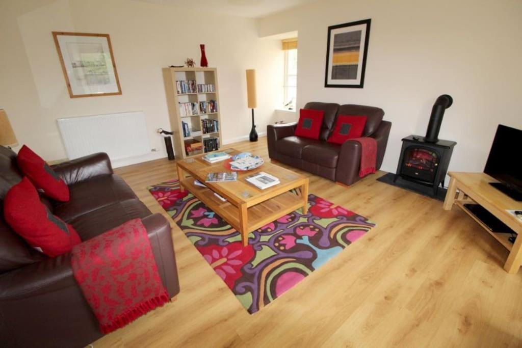 Castle View Stornoway Apartment สตอร์โนเวย์ ภายนอก รูปภาพ