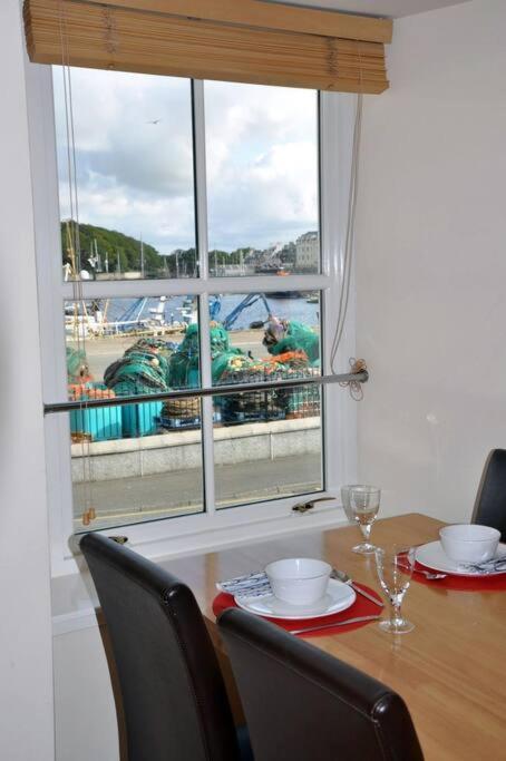Castle View Stornoway Apartment สตอร์โนเวย์ ภายนอก รูปภาพ